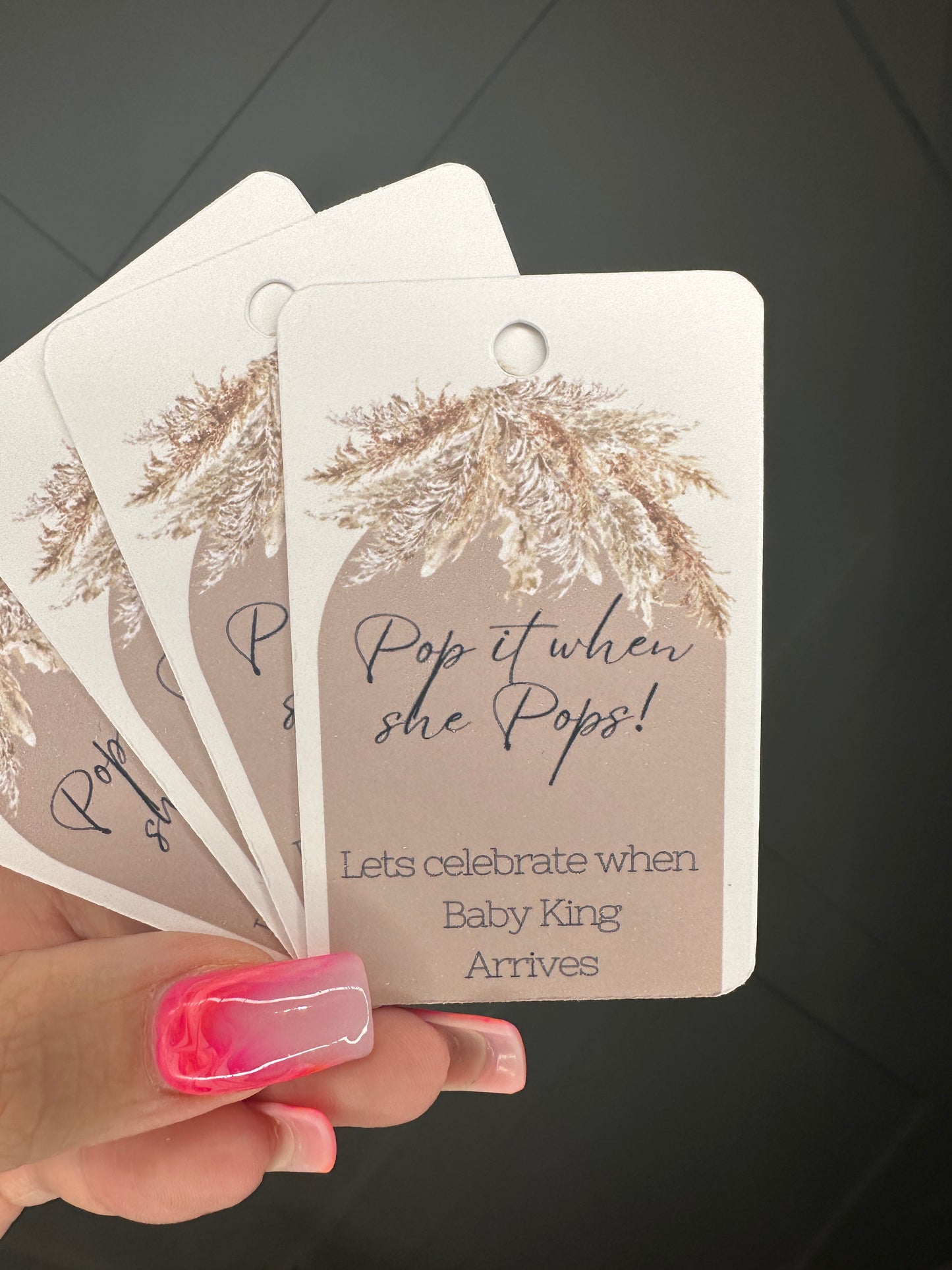 Pampas 'Pop It When She Pops' Customisable Bottle & Gift Tags (x10)